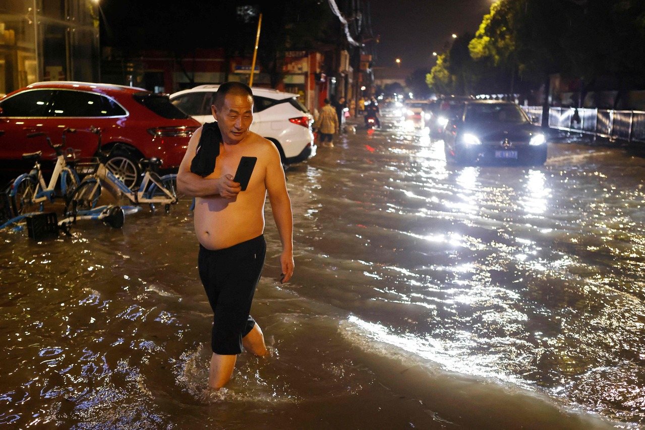 杭州最新汛情：强降雨致灾情报告及城市防汛应对策略分析