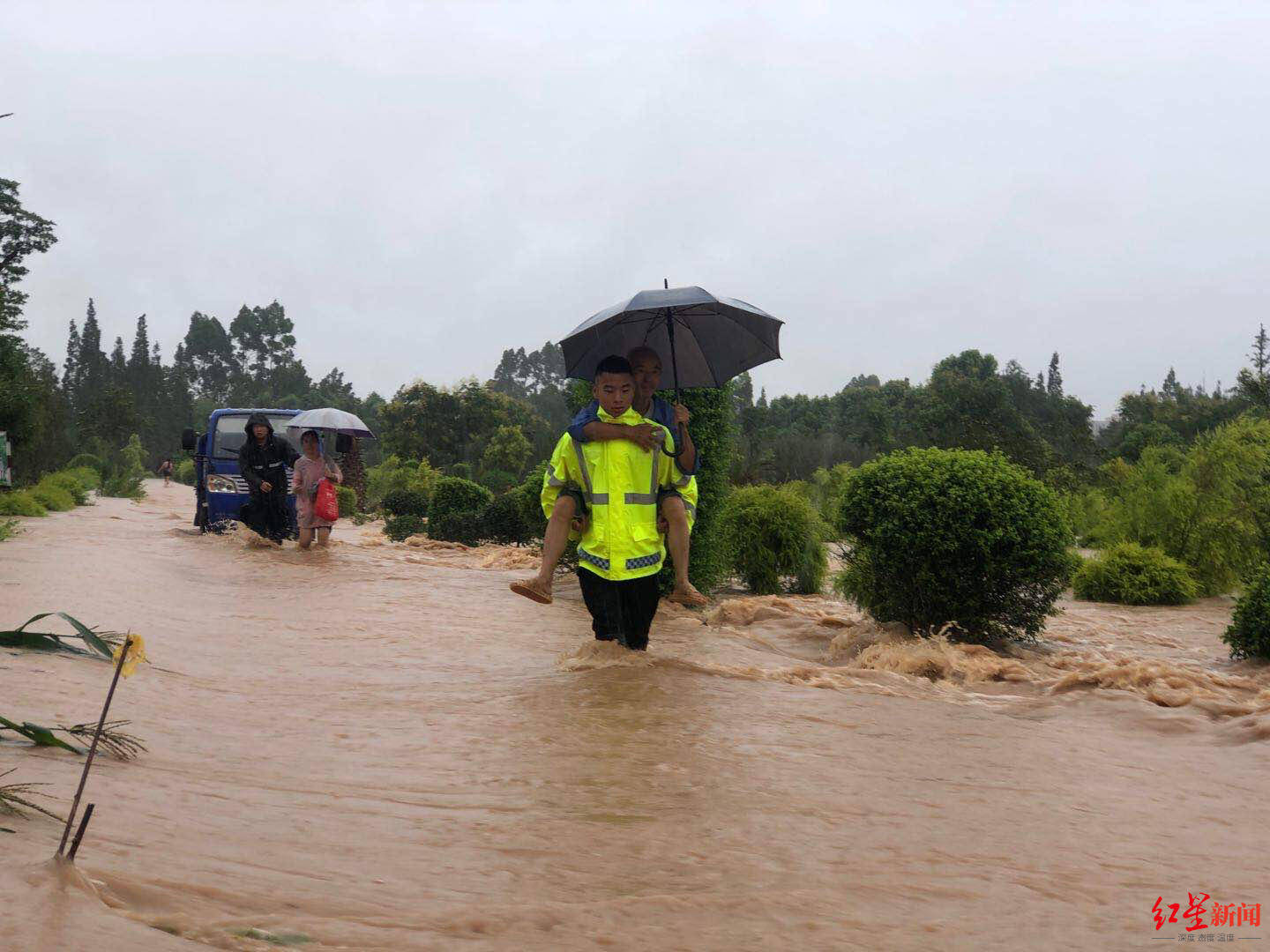 成都最新暴雨：持续强降雨及城市内涝应急处置分析