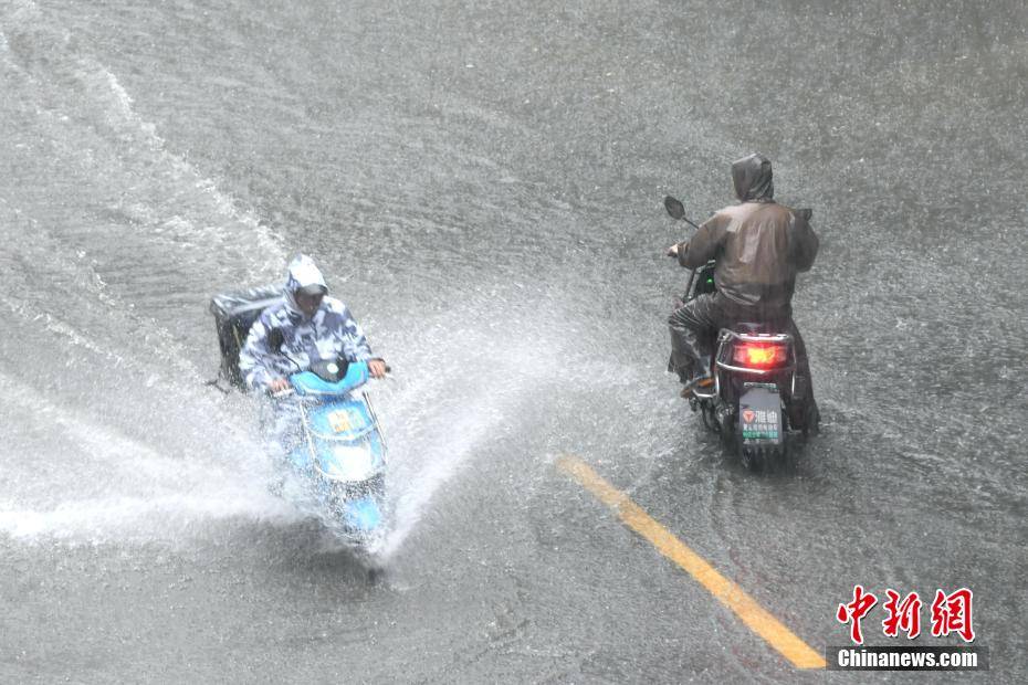 江苏暴雨预警最新：多地区发布暴雨红色预警，防汛抗灾刻不容缓