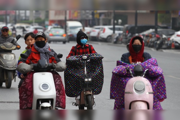 河南郑州最新天气预报：未来一周气温骤降，雨雪来袭，需提前做好防寒准备