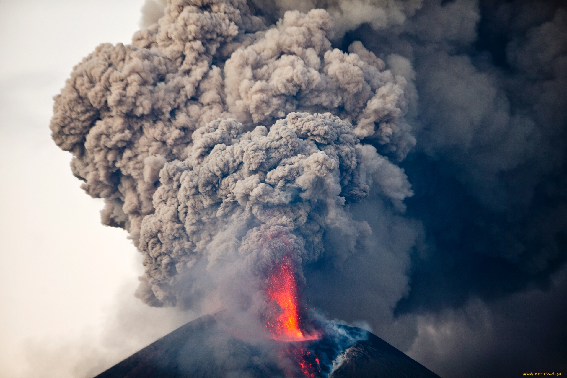 全球最新火山活动及影响：深入解析潜在风险与未来趋势